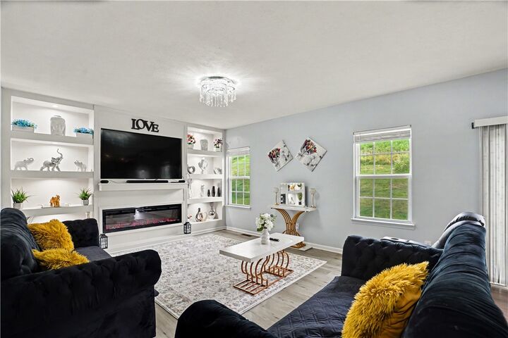 Property Photo:  370 Greene Dr  PA 15025 