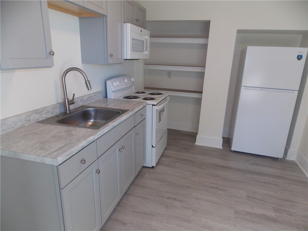 Property Photo: 727 W Beaver 5 PA 16063