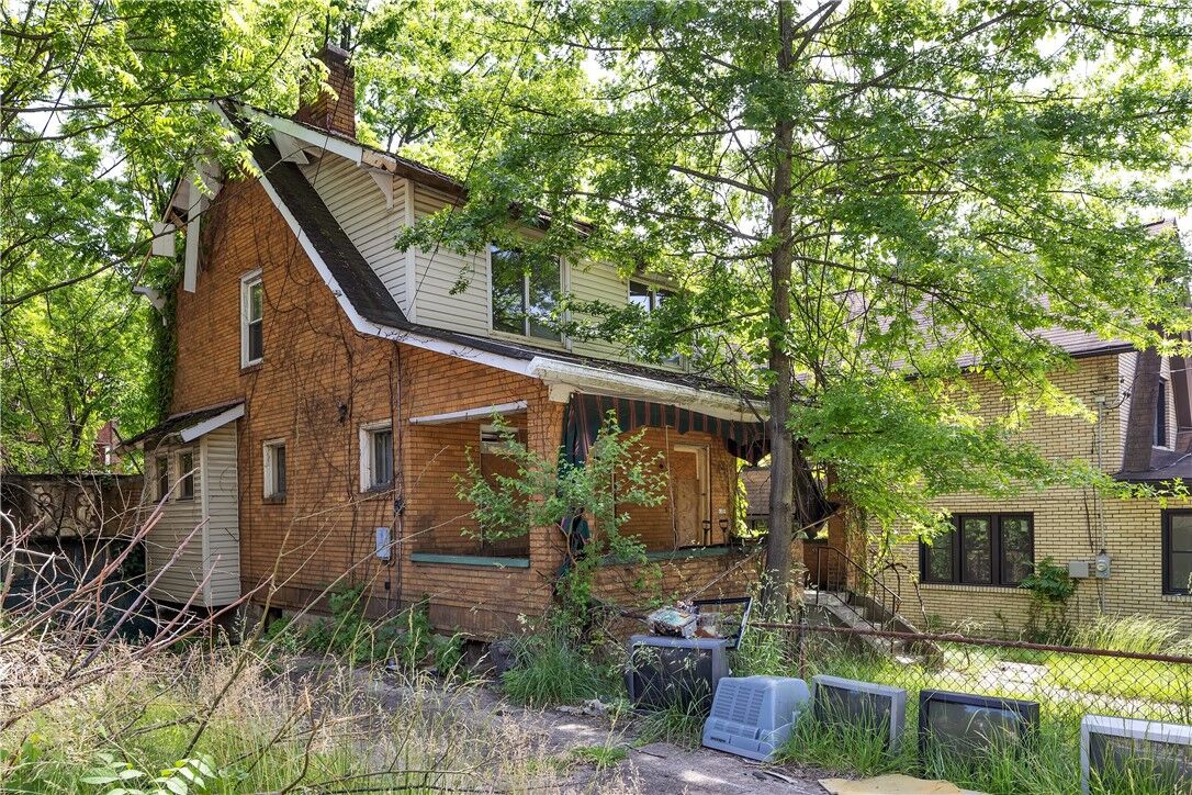 Property Photo:  1529 Marie St  PA 15221 