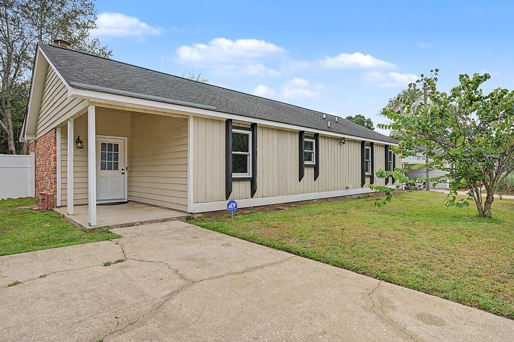 Property Photo: 129 Cherokee Avenue GA 31763