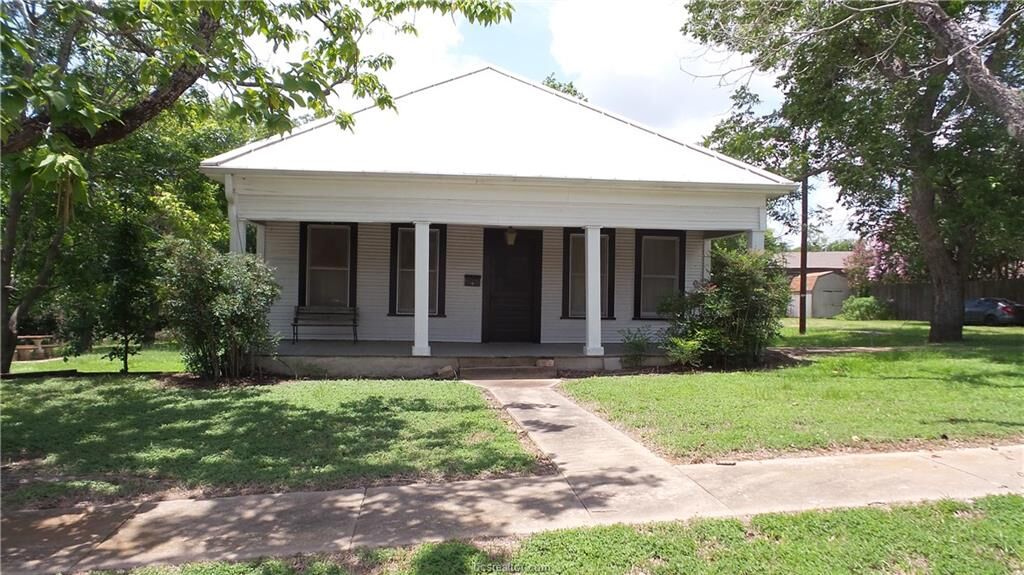 Property Photo: 400 South Main Street TX 77836