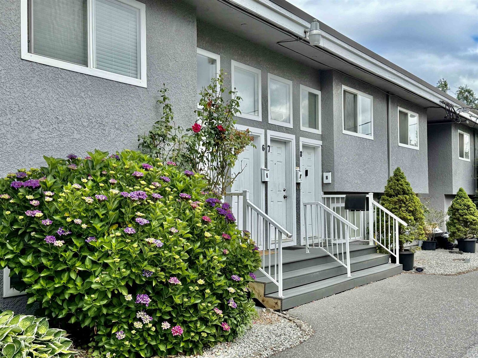 Property Photo: 33900 Mayfair Avenue 8 BC V2S 1R2