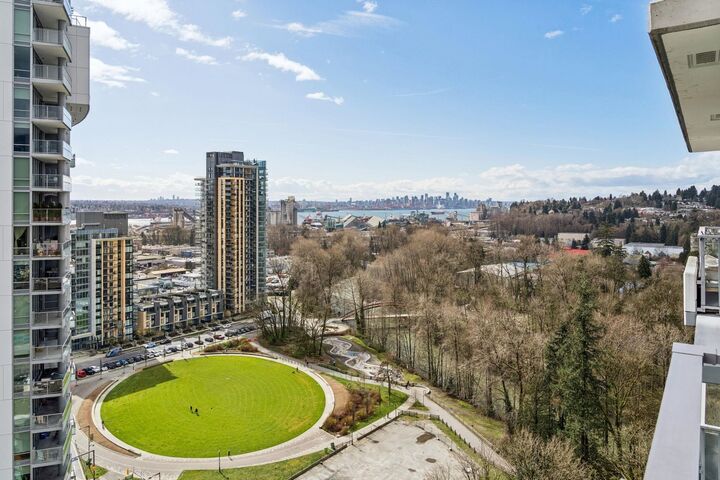 Photo de la propriété: 680 Seylynn Crescent 2104 BC V7J 0B5