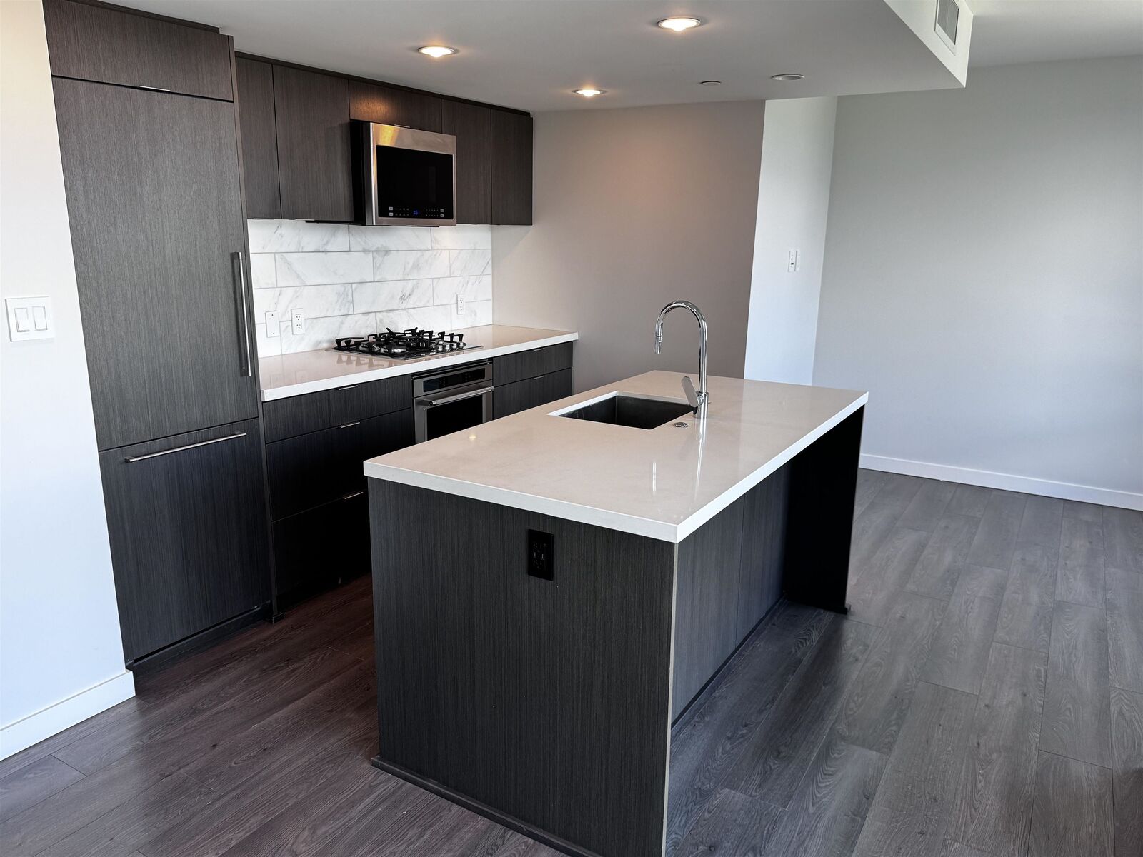 Property Photo:  8189 Cambie Street 1904  BC V6P 0G6 