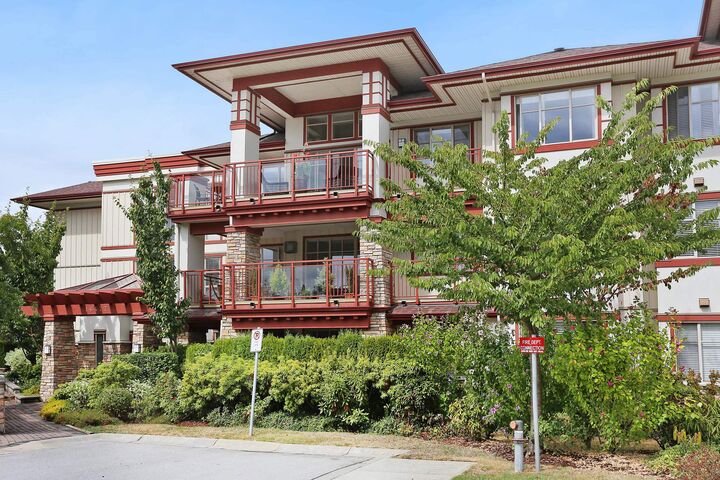 16477 64 Avenue 210 — photo 1