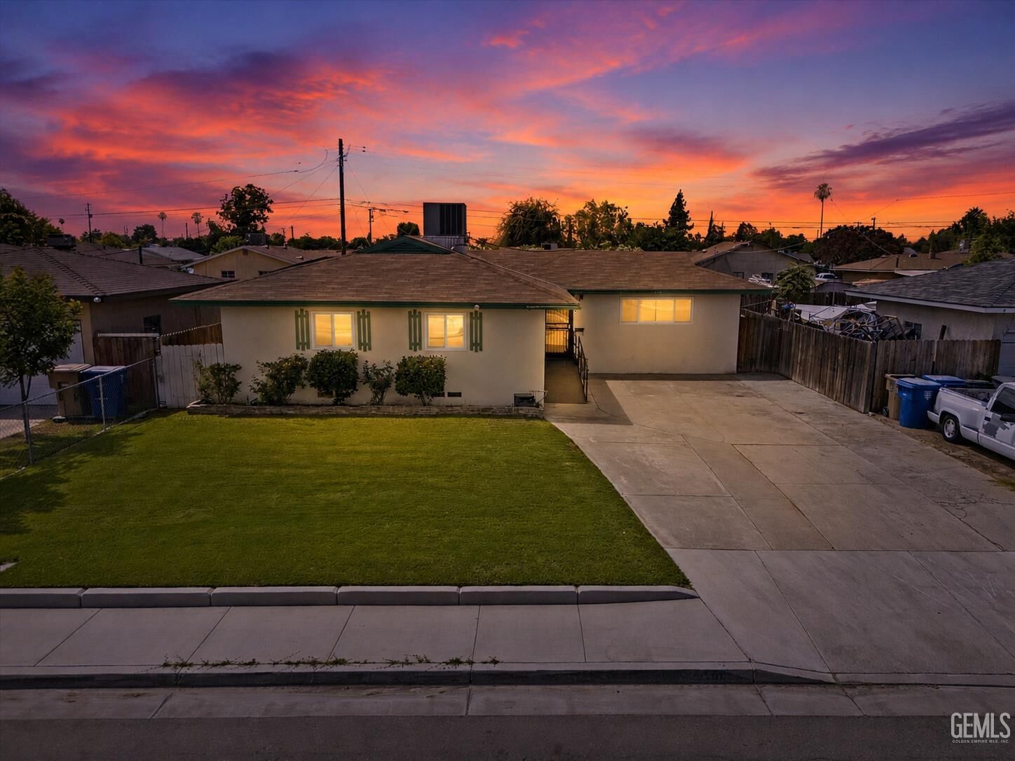 Property Photo:  1301 Antonia Way  CA 93304 
