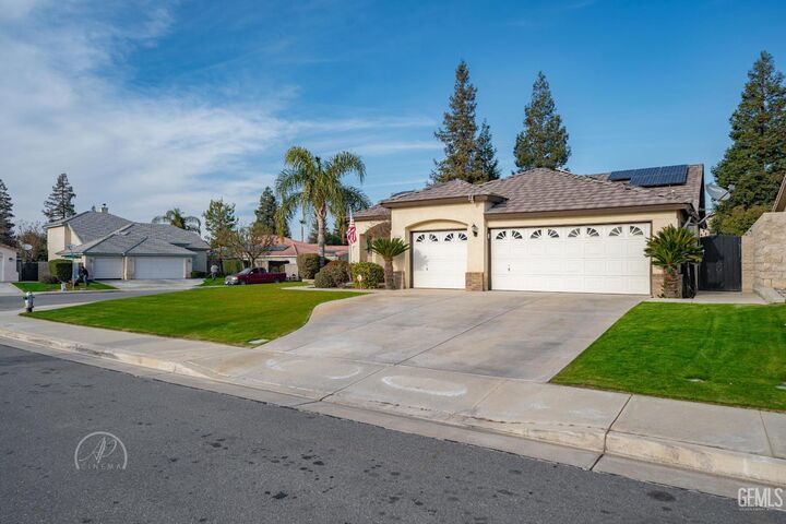 Property Photo: 8112 Falls Court CA 93312