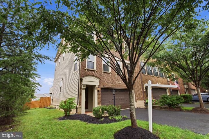 Property Photo:  42567 Dreamweaver Drive  VA 20148 