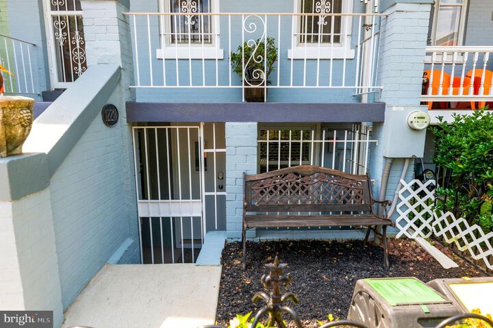 Property Photo:  1221 E Street SE  DC 20003 