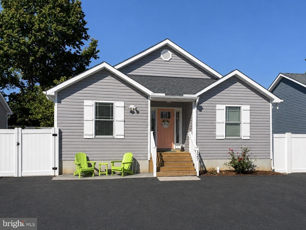 Property Photo: 127 3rd Street VA 22443