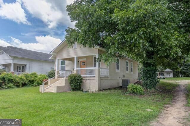 Property Photo:  404 Jefferson Street  GA 30240 