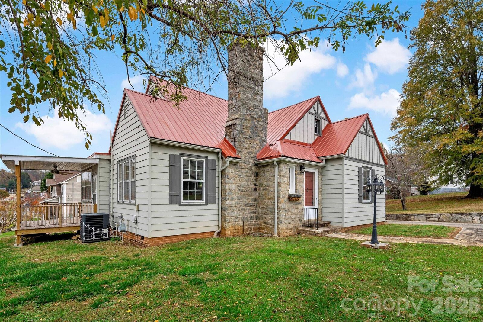 Property Photo:  141 N Madison Street  NC 28752 