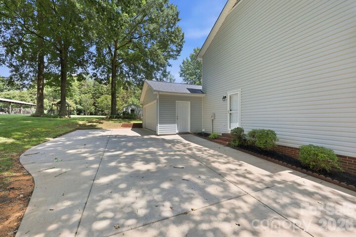 Property Photo: 630 Timberlane Trail NC 28147