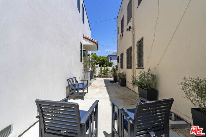 Property Photo: 6451 W 6th St CA 90048