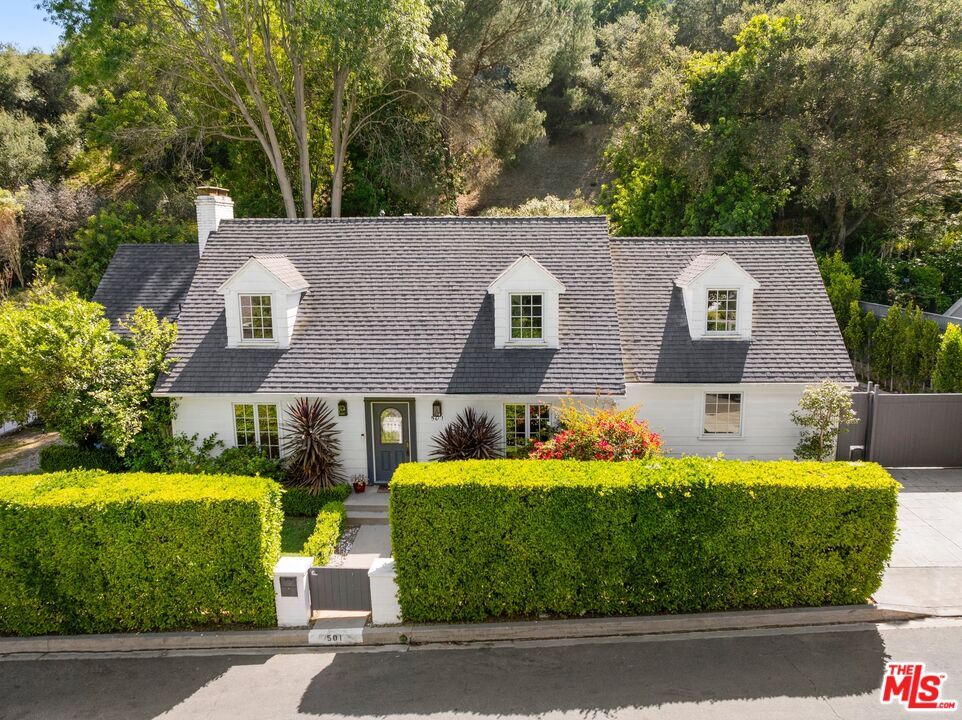 Property Photo: 501 Cascada Way CA 90049