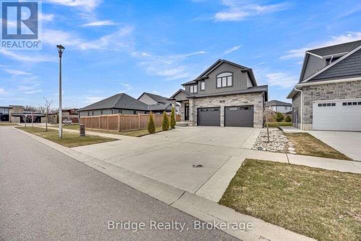 Property Photo: 256 Tamarack Boulevard ON N4S 0E2