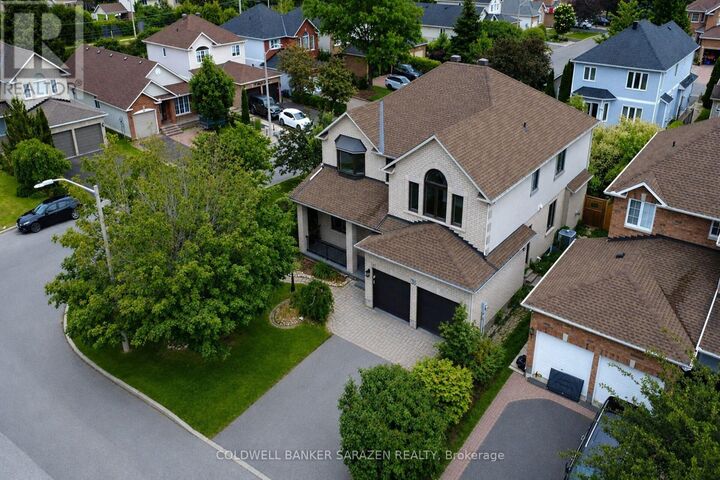 Property Photo: 31 Fanterra Way ON K1T 3Y7