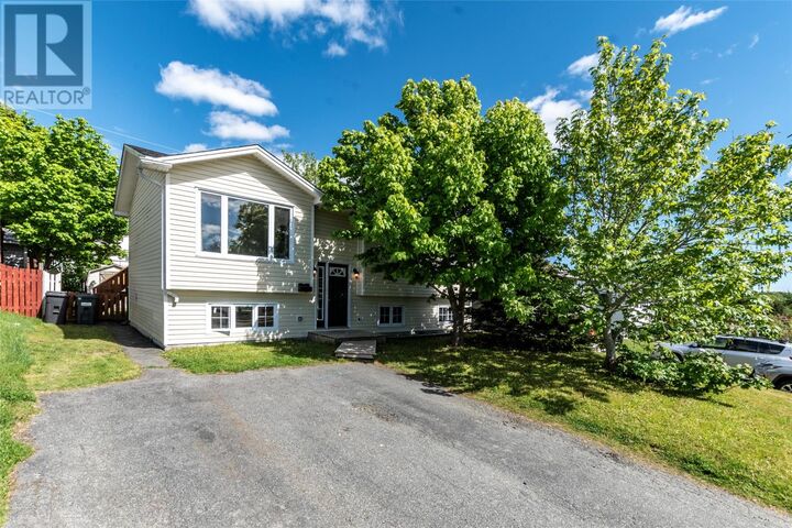 16 Grandy Crescent — photo 1
