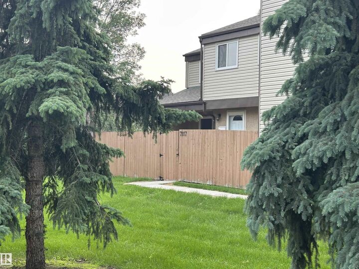 Property Photo:  7117 180 Street NW  AB T5T 3G1 