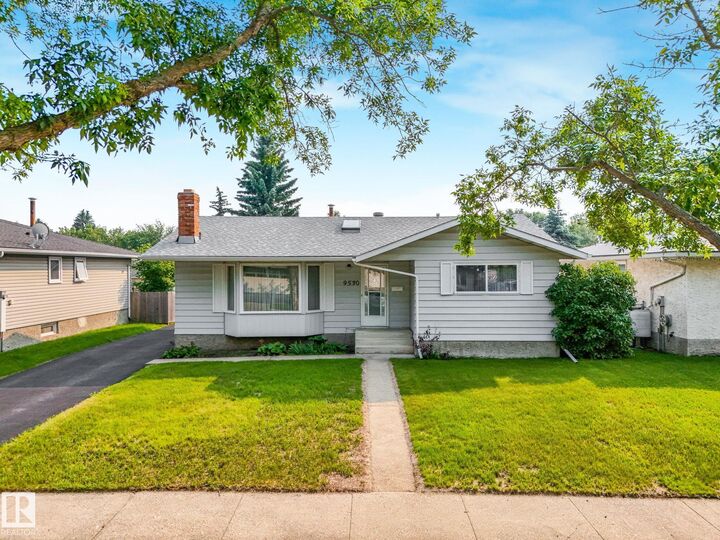 Property Photo:  9530 87 Street  AB T8L 1H1 