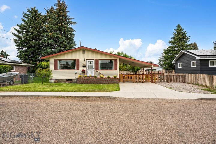 Property Photo:  825 E Parkview Court  MT 59725 