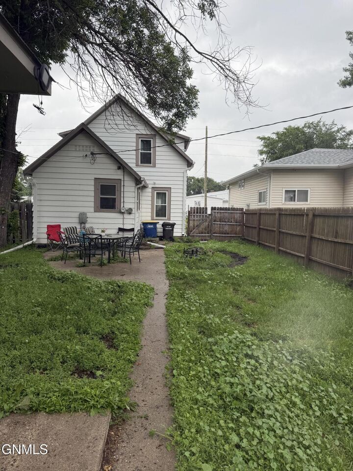 Property Photo:  459 1st Street W  ND 58401 
