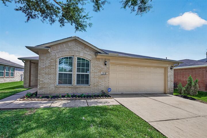 Property Photo: 5631 Eagle Landing TX 77085