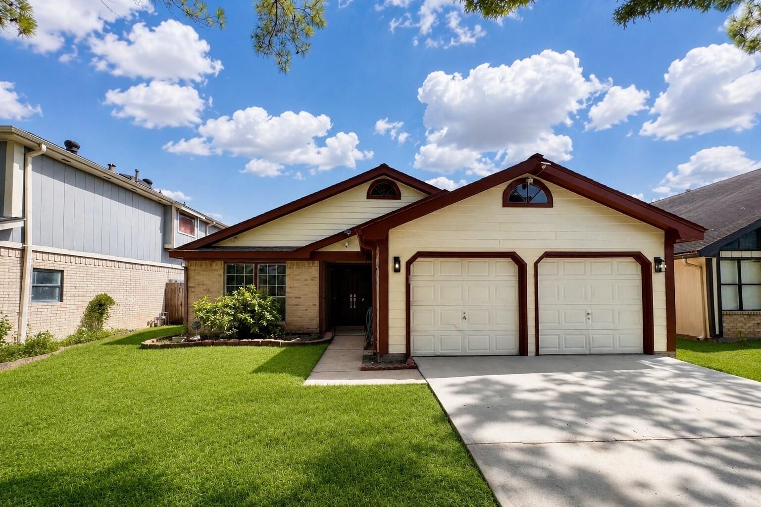 Property Photo:  11746 Plumbrook Drive  TX 77099 