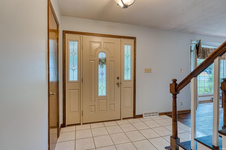 Property Photo:  7501 Meadowview Drive  IN 47710-4845 
