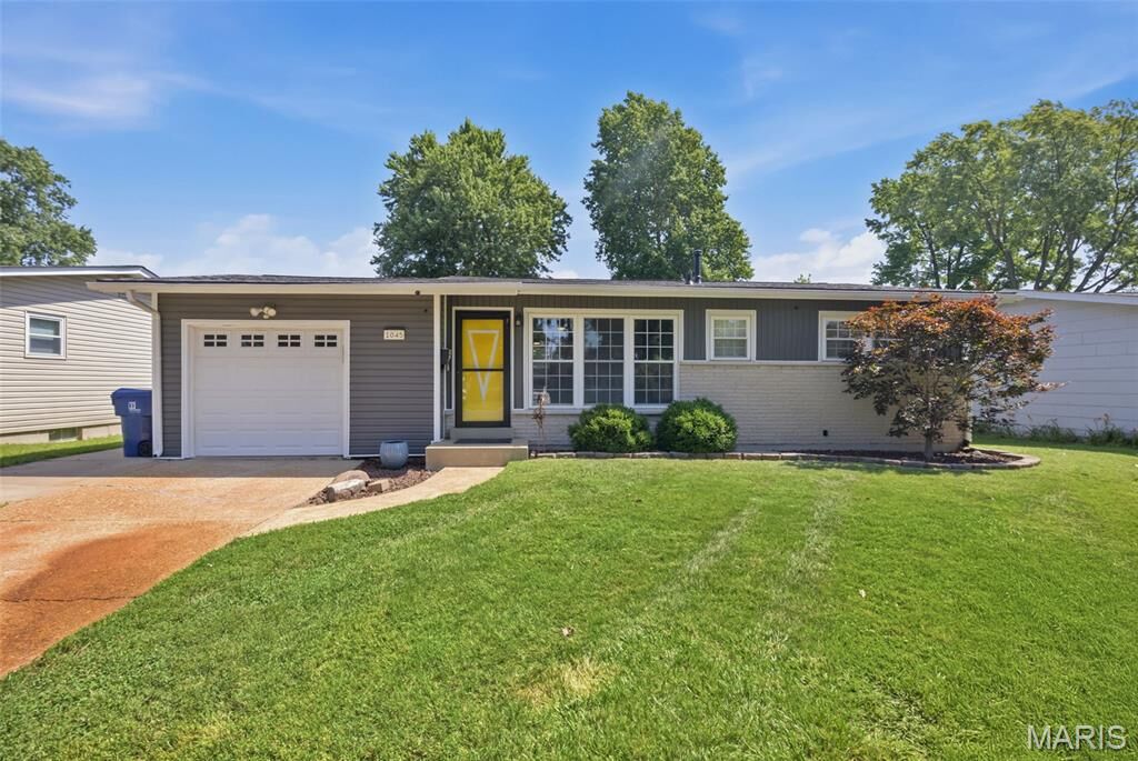 Property Photo: 1045 Florland Drive MO 63031