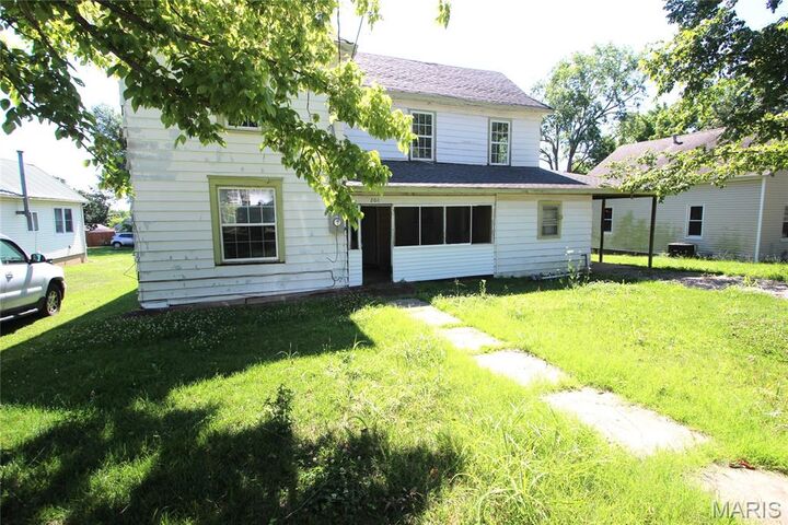 Property Photo: 206 N B Street MO 63628