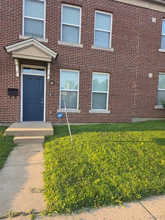 Property Photo: 721 Dickson Street MO 63106