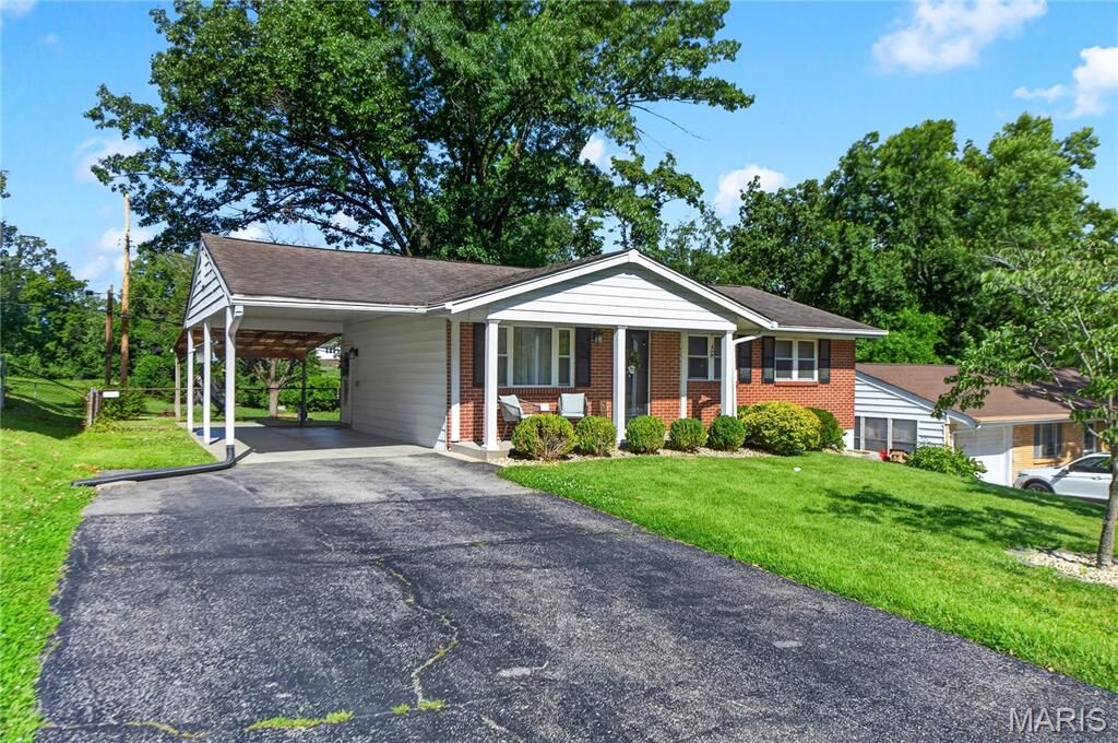 Property Photo:  2111 Pincian Drive  MO 63026 