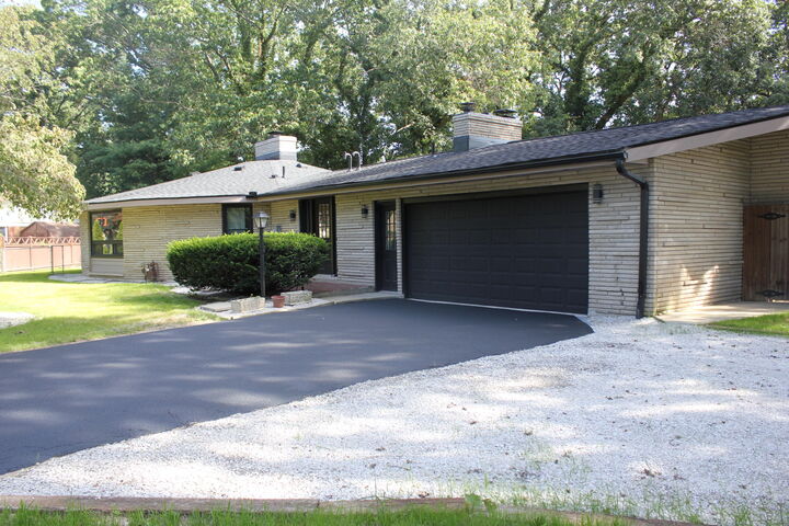 Property Photo:  2631 Hillview Lane  MI 49085 