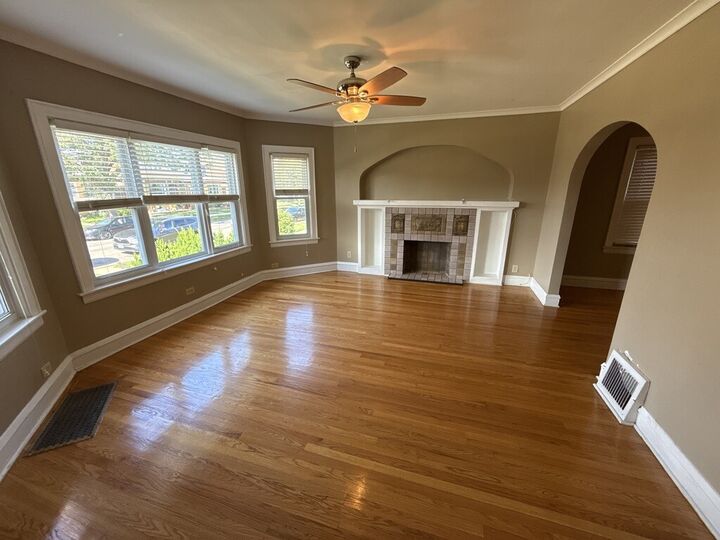 Property Photo: 5327 W Wolfram Street 1 IL 60641