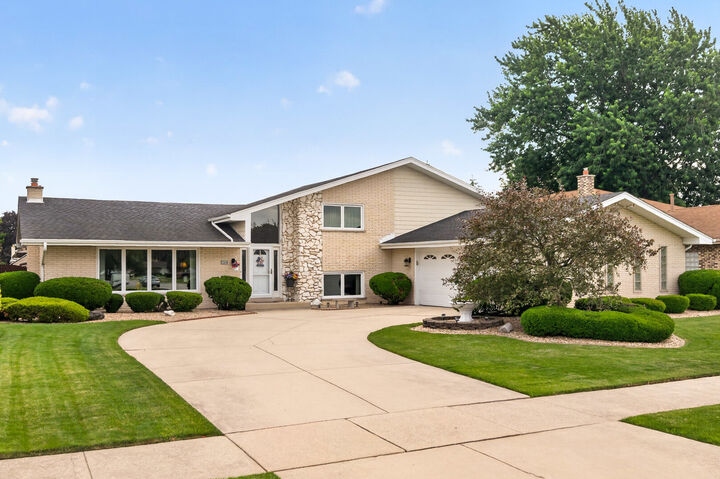 Property Photo: 15549 Larkspur Lane IL 60462