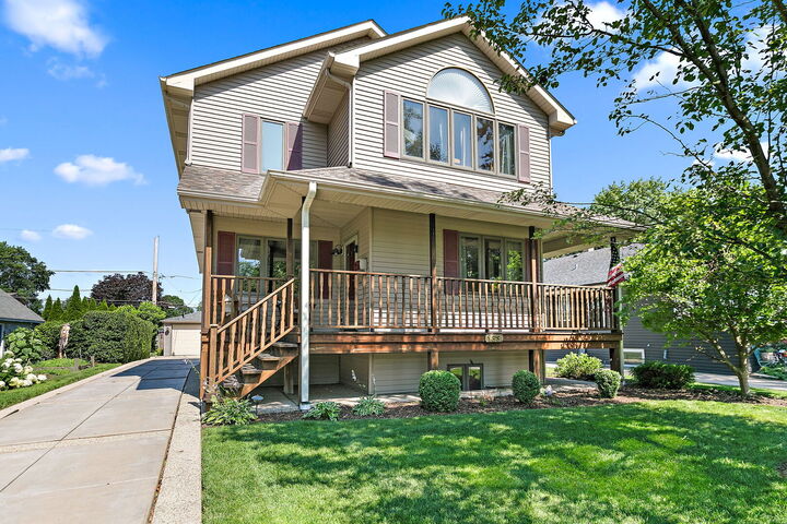 Property Photo:  133 N Elroy Avenue  IL 60103 