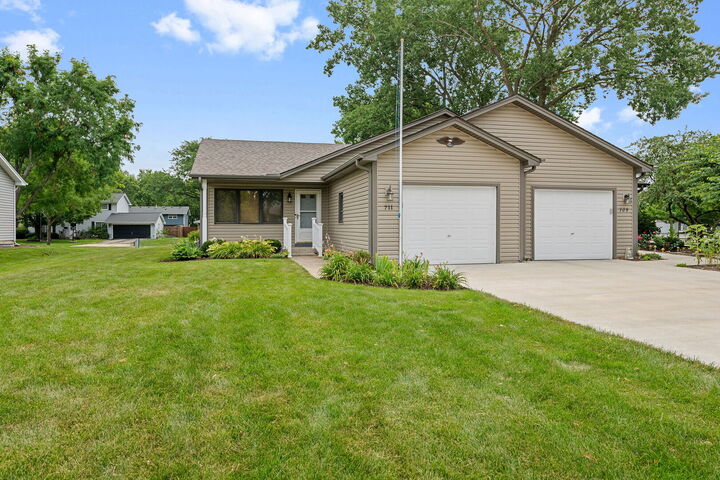 Property Photo:  711 Harmony Court  IL 60542 