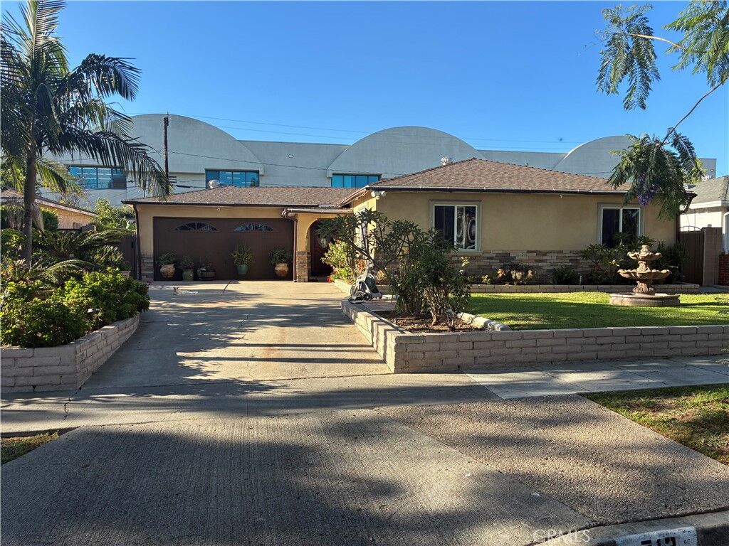 Property Photo:  713 E Camile  CA 92701 