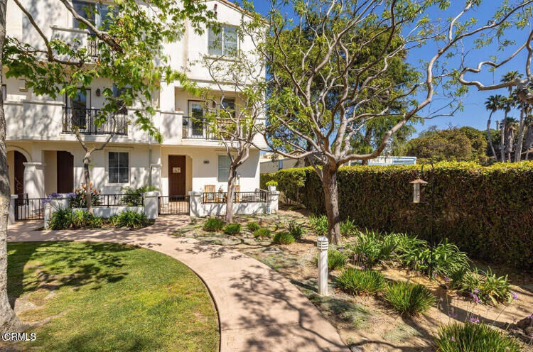 Property Photo:  148 Beach Side Court 148  CA 93001 