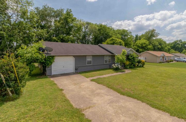 Property Photo: 1221 Patton Pl KY 42262
