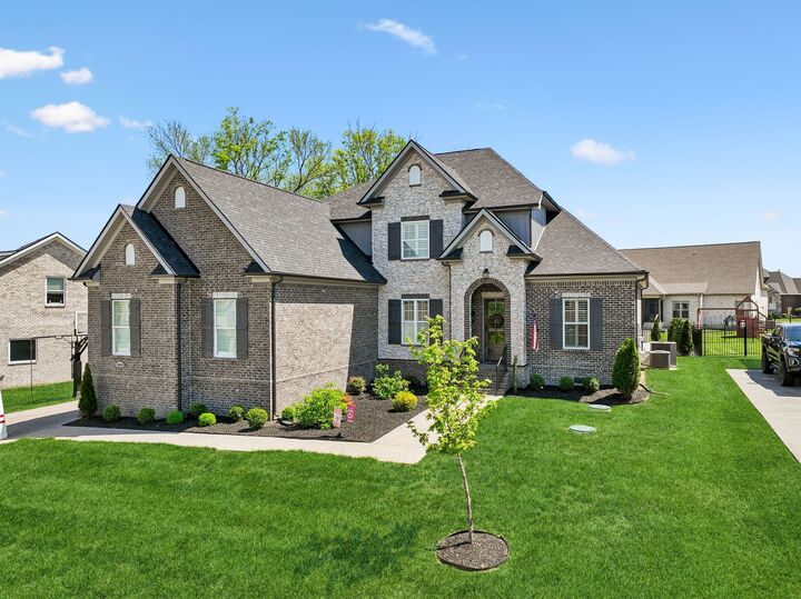 Property Photo: 1008 Quillen Way TN 37087
