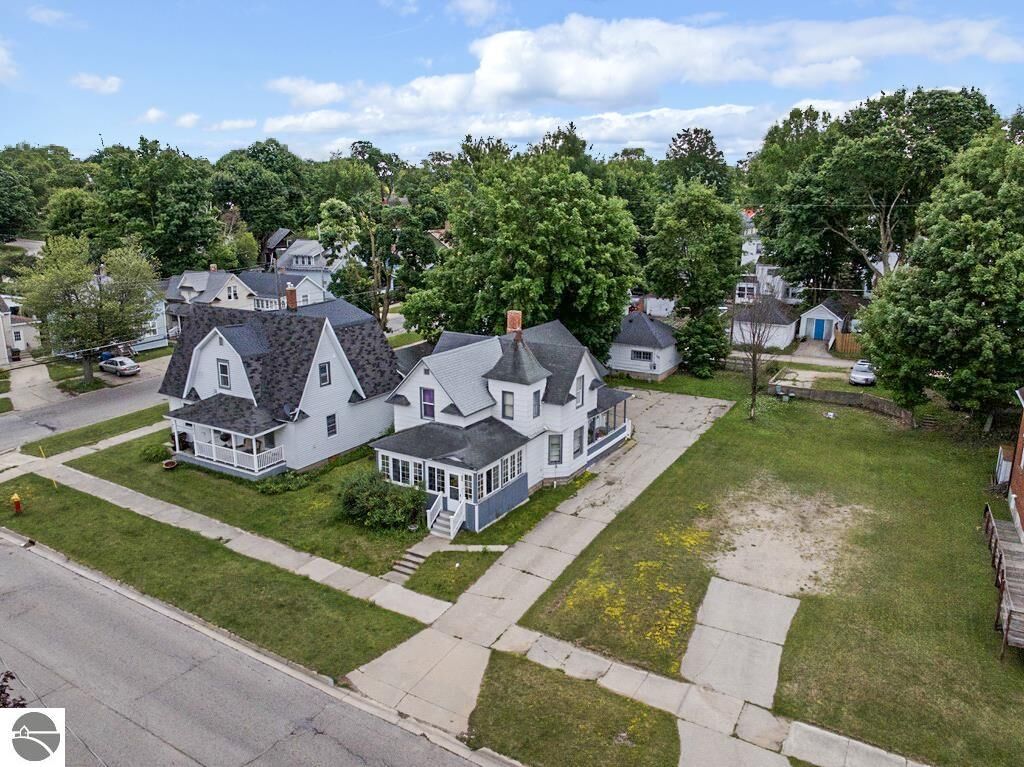 Property Photo:  314 E Pine  MI 49601 