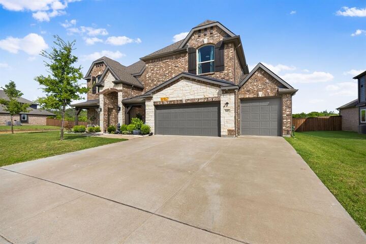 Property Photo:  949 Gold Finch Lane  TX 75126 