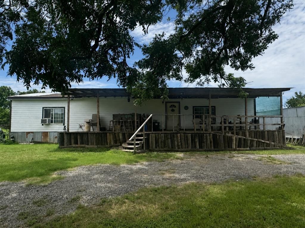 Property Photo: 118 Rommel Court TX 76082