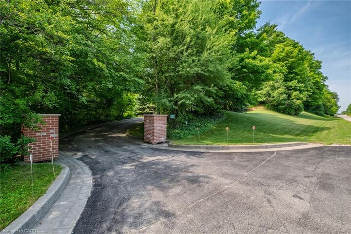 Property Photo: 6711 Wellington Rd 34 ON N3C 2V4