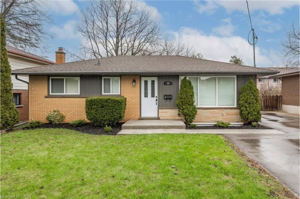 Property Photo:  20 Rutherford Drive 2  ON N2A 1P7 