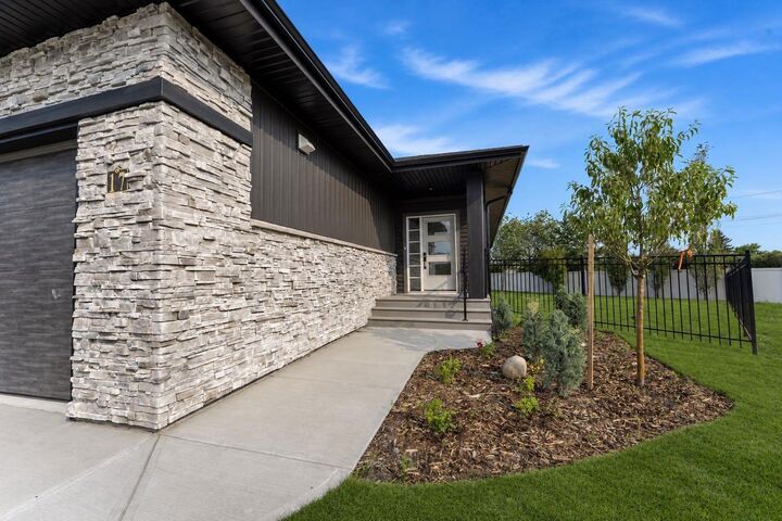 Property Photo: 17 Tindale Place AB T4P 0T8