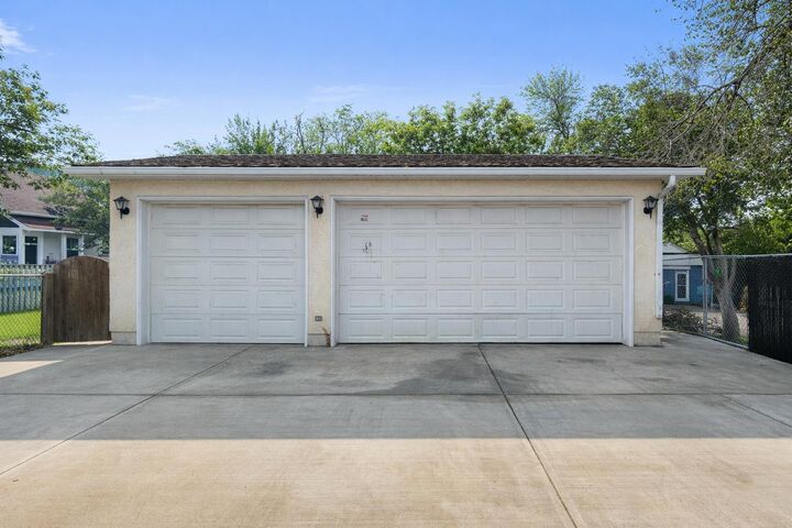 Property Photo: 326 27 Avenue NE AB T2E 2A2
