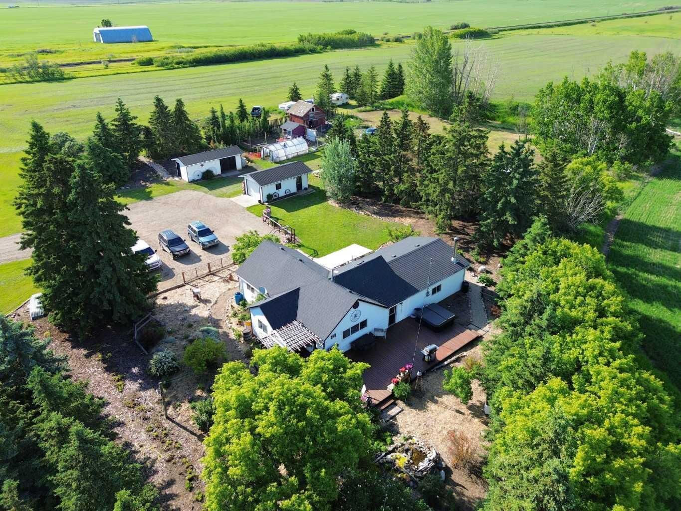 Property Photo: 126 2 Street N AB T0M 0Z0